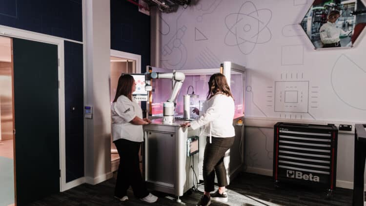 2 females working in a laboratory